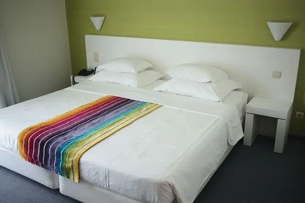 City Tek Büyük Yataklı Oda