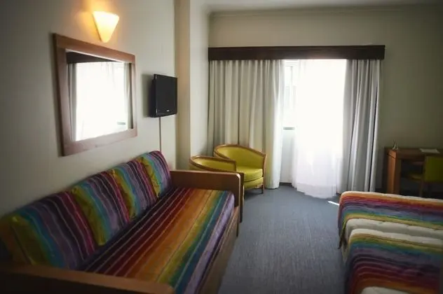 City Tek Büyük Yataklı Oda