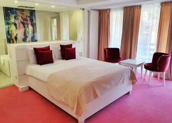 Romantic Tek Büyük Yataklı Oda