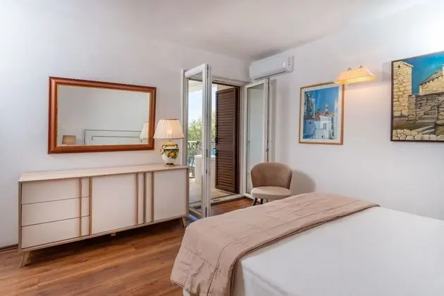 Ev (Varija - 10 M from the beach - H(6))