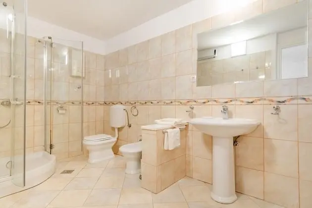 Ev (Varija - 10 M from the beach - H(6))