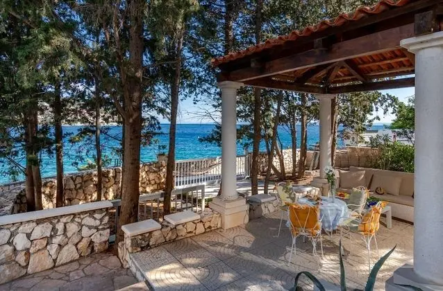 Ev (Varija - 10 M from the beach - H(6))