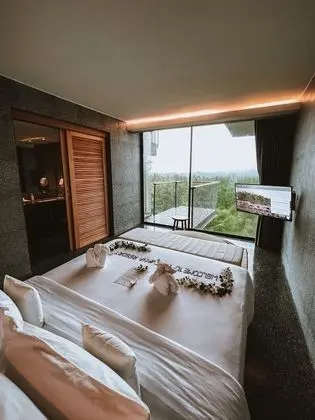 Sky Suite with Panoramic View