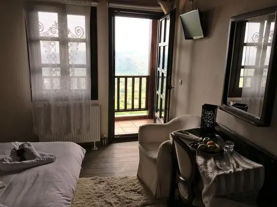 Tek Büyük Yataklı Oda (Village view)