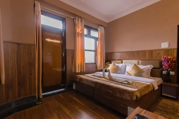 Deluxe Room With Balcony (Mountain View)