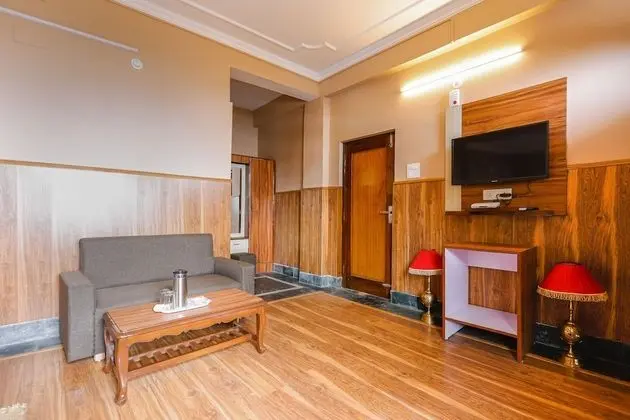 Deluxe Room With Balcony (Mountain View)