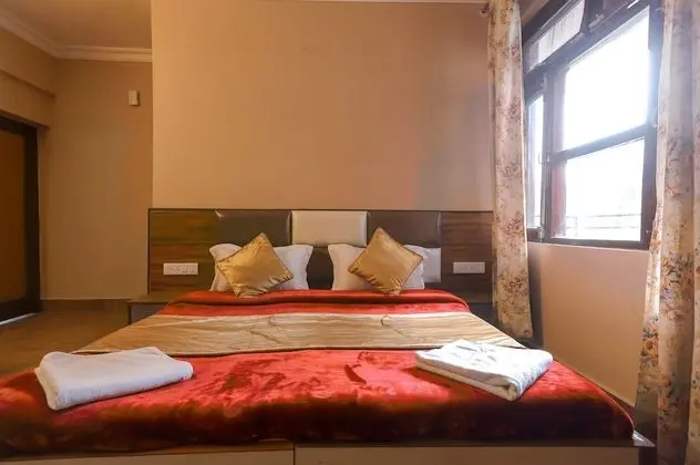 Standard room with Balcony (Limited View)