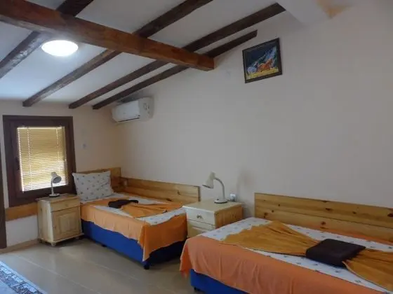 Basic Tek Büyük Yataklı Oda