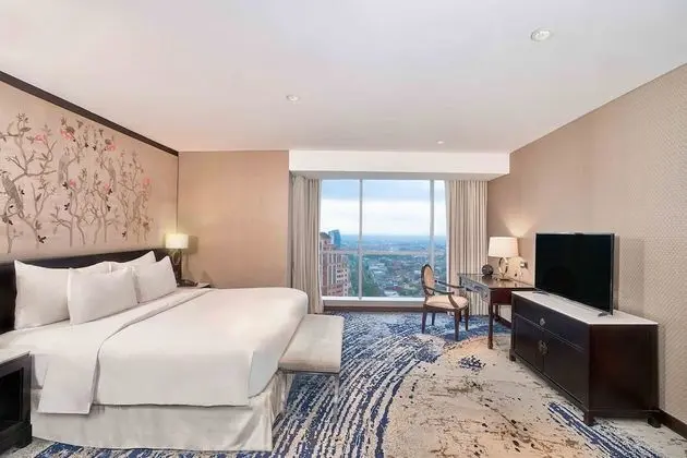 Breccia Suite, Bath up, City View, Executive lounge access