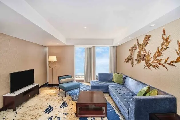 Breccia Suite, Bath up, City View, Executive lounge access