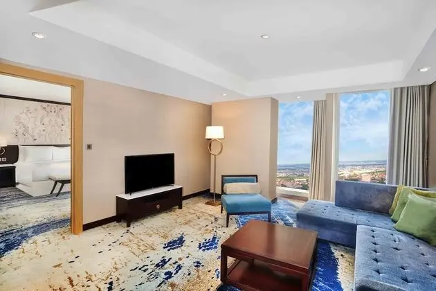 Breccia Suite, Bath up, City View, Executive lounge access