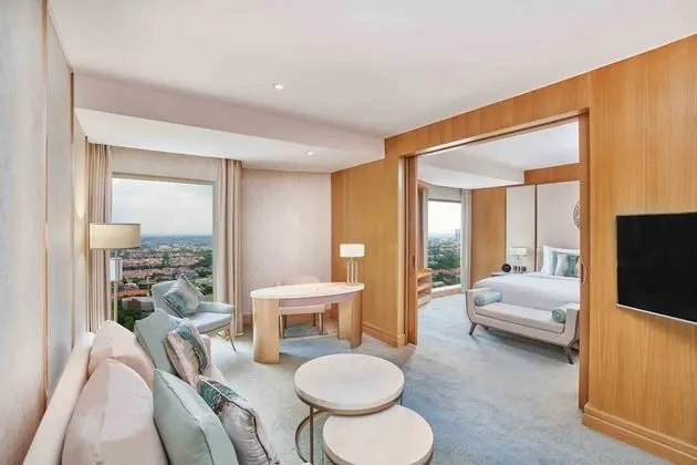 Glacier Suite, Bath up, City View, Executive lounge access