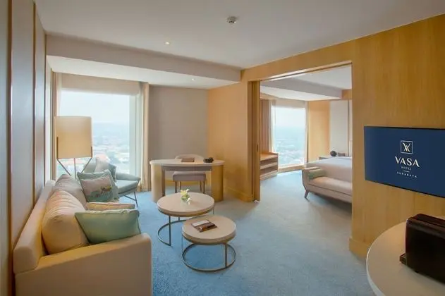 Glacier Suite, Bath up, City View, Executive lounge access