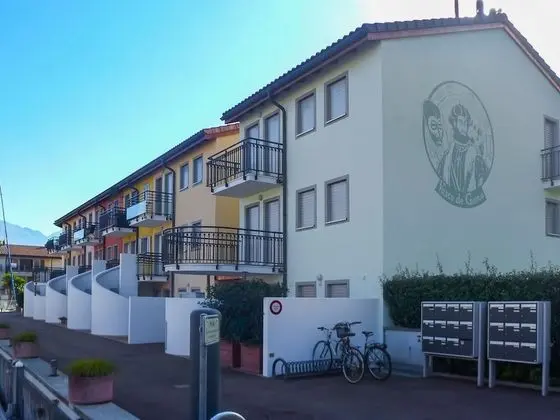 Ev