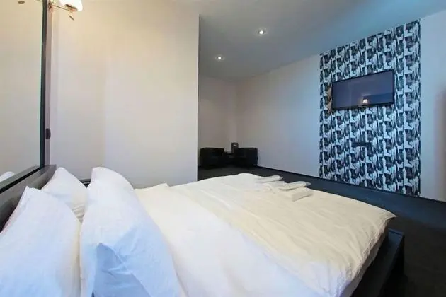 Comfort Tek Büyük veya İki Ayrı Yataklı Oda
