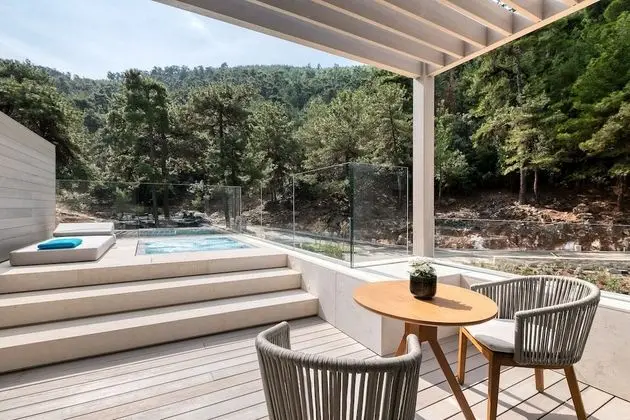 Deluxe Double Jacuzzi Mountain View