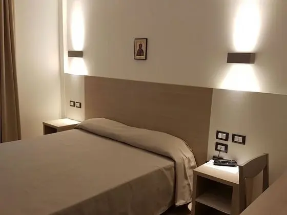 Standard Tek Büyük Yataklı Oda