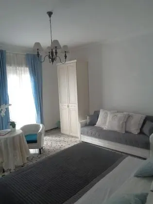 Superior Üç Kişilik Oda (External Private Bathroom)