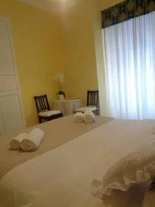 Tek Büyük Yataklı Oda (External Private Bathroom)