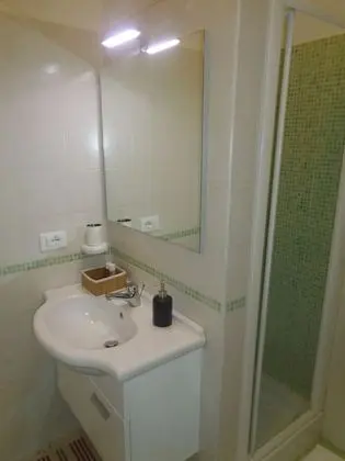 Tek Büyük Yataklı Oda (External Private Bathroom)