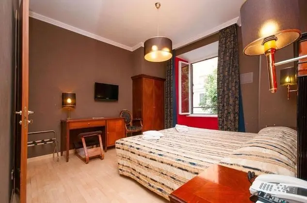 Classic Tek Büyük Yataklı Oda