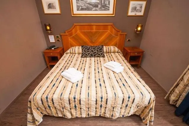 Classic Tek Büyük Yataklı Oda