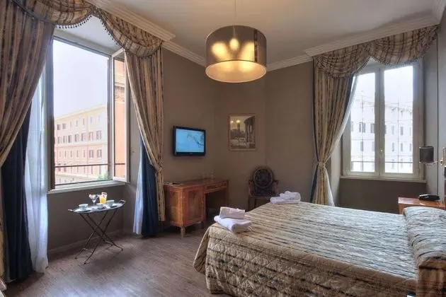 Classic Üç Kişilik Oda