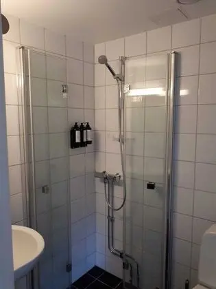 Tek Büyük veya İki Ayrı Yataklı Oda (Property only reachable by train)