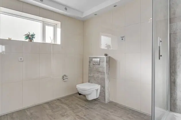Tek Büyük veya İki Ayrı Yataklı Oda, Ortak Banyo