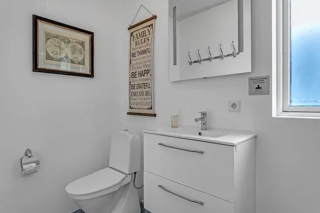 Tek Büyük veya İki Ayrı Yataklı Oda, Ortak Banyo