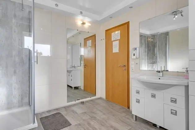 Tek Büyük veya İki Ayrı Yataklı Oda, Ortak Banyo