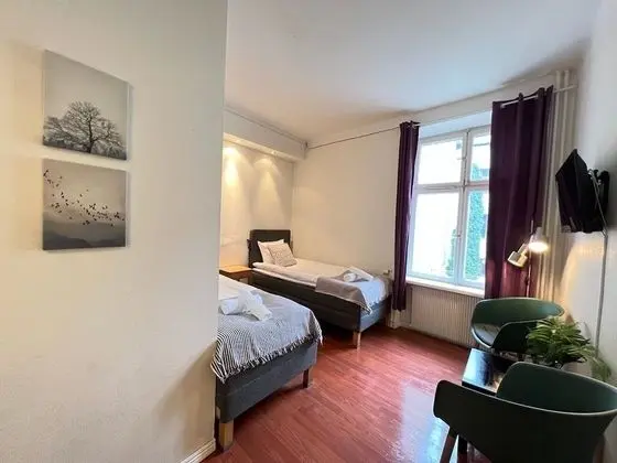 Basic Tek Büyük veya İki Ayrı Yataklı Oda, Ortak Banyo