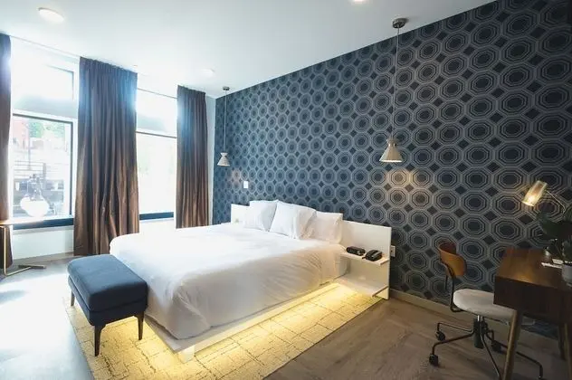 New Money King Suite Main St View