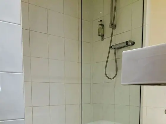 Tek Büyük Yataklı Oda, Banyolu/Duşlu