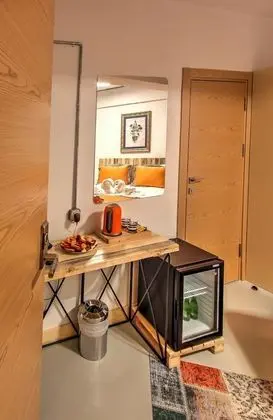 Mini-refrigerator