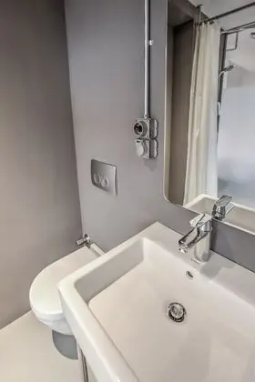 Bathroom sink