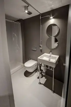 Deniz ve Sehir Manzarali Junior Suite