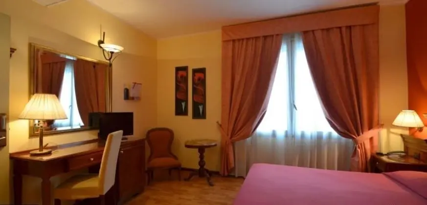 Basic Tek Büyük veya İki Ayrı Yataklı Oda