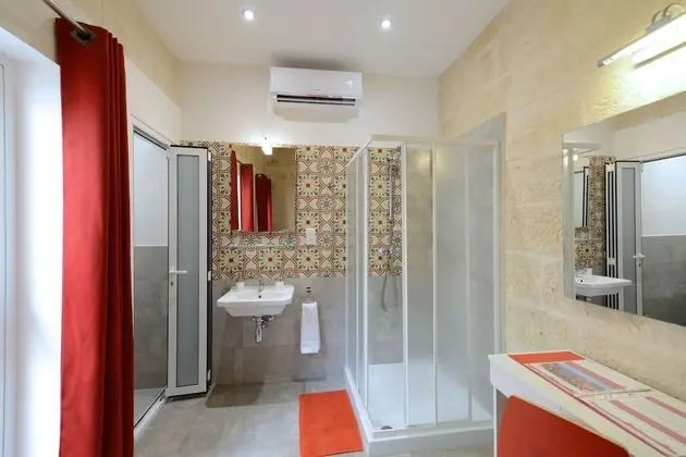 Single Room, City View (Lovely House. Valletta)
