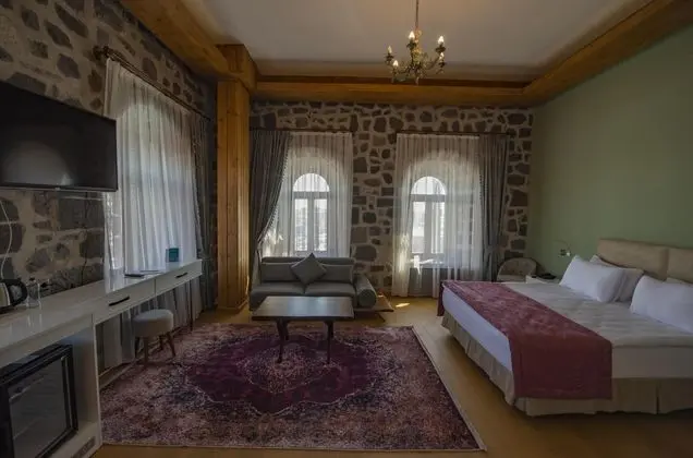 https://images.odamax.com/img/1920x1080/odamax/image/upload/Ve_Hotels_Kars_Beylerbeyi_Saray__202607081249133_DELUXE_S_T_p2.jpg