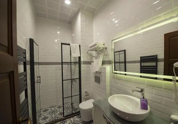 Twin, Şehir veya Dağ Manzaralı