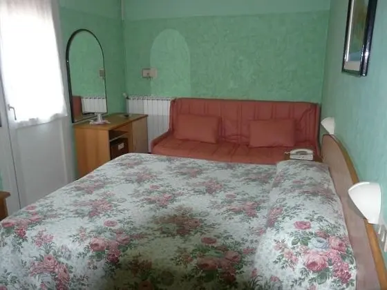 Standard Tek Büyük veya İki Ayrı Yataklı Oda