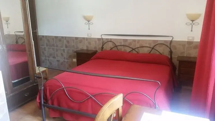 Üç Kişilik Oda