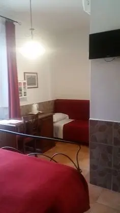 Üç Kişilik Oda