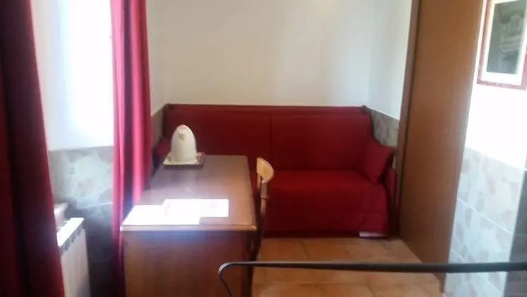 Üç Kişilik Oda