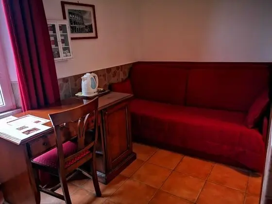 Üç Kişilik Oda