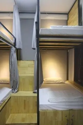Ortak Ranzalı Oda, 1 Tek Kişilik Yatak