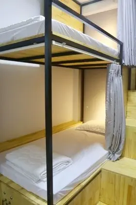 Ortak Ranzalı Oda, 1 Tek Kişilik Yatak