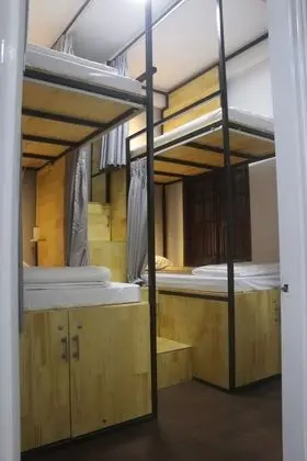 Ortak Ranzalı Oda, 1 Tek Kişilik Yatak