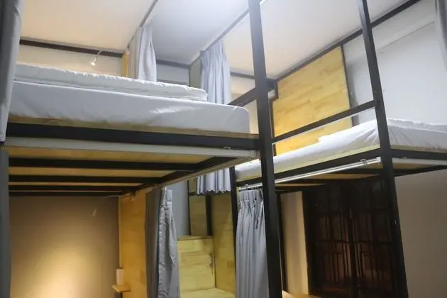 Ortak Ranzalı Oda, 1 Tek Kişilik Yatak